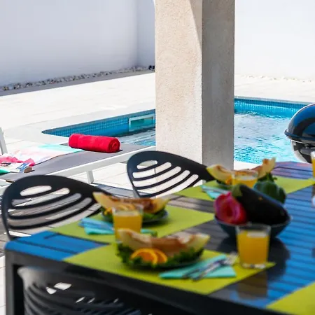 וילה Shasya With Air Conditioning אדחה