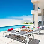 Shasya With Air Conditioning Villa *